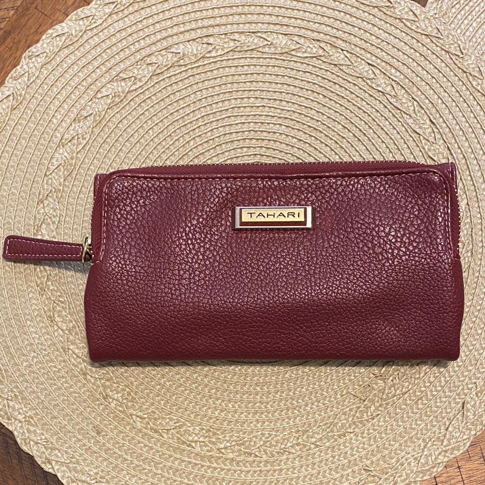 TAHARI wallet burgundy